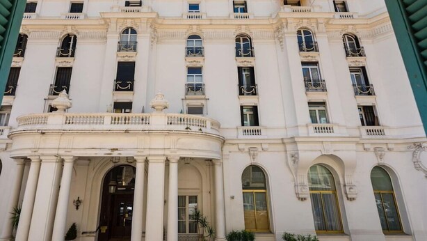 A large, ornate building with multiple windows and a grand entrance. - Nice Home Studio (Nice)