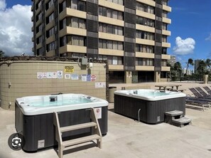 Outdoor spa tub - High Floor Waikiki Studio with Diamond Head Views (Honolulu)