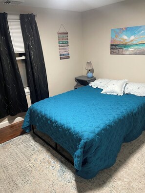 Iron/ironing board, WiFi, bed sheets - Cozy 2-bedroom house in centrally located Auburn with air conditioning/heating (Auburn)
