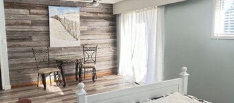 Midway RiverHaus - Charming upstairs with views of river and mountains.