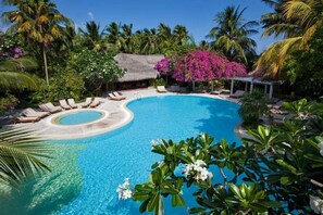 Kolam renang outdoor