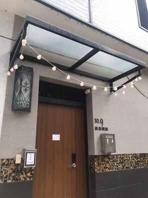Exterior detail - 8door Guesthouse (Kaohsiung)