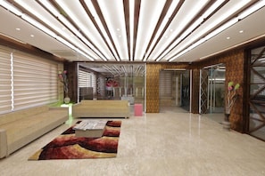Lobby - Hotel The Lotus Park (Ahmedabad)