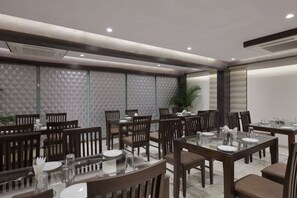 Dining - Hotel The Lotus Park (Ahmedabad)