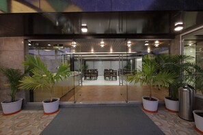 Outdoor dining - Hotel The Lotus Park (Ahmedabad)