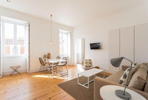 Living area - Chiado Studios by LU Holidays (Lisbon)