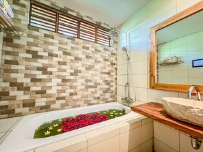Bathroom - Sarin Ubud Suites (Ubud)