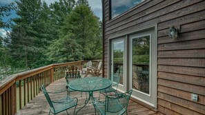 Outdoor dining - LAZY DAYZ - Lakefront - Deep Water Dock (Hayesville)