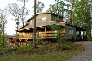 Exterior - Mossy Oaks Manor - Pool Table- Fireplace (Hiawassee)
