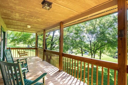 Lakeside Serenity-Lakefront-Pool Table-4X4 Needed