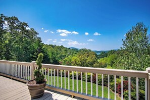 Property grounds - Gnome Sweet Gnome-Fireplace-Playground-Fire Pit (Hiawassee)