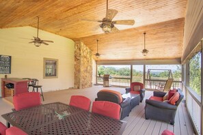 Outdoor dining - Gnome Sweet Gnome-Fireplace-Playground-Fire Pit (Hiawassee)