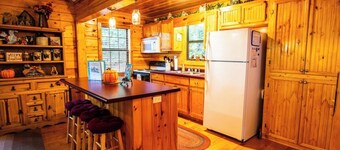 Second Heaven - Fireplace - Hot Tub