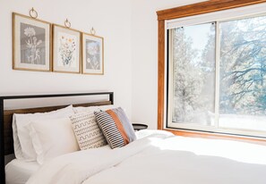 3 habitaciones, tabla de planchar con plancha y cuna de viaje 