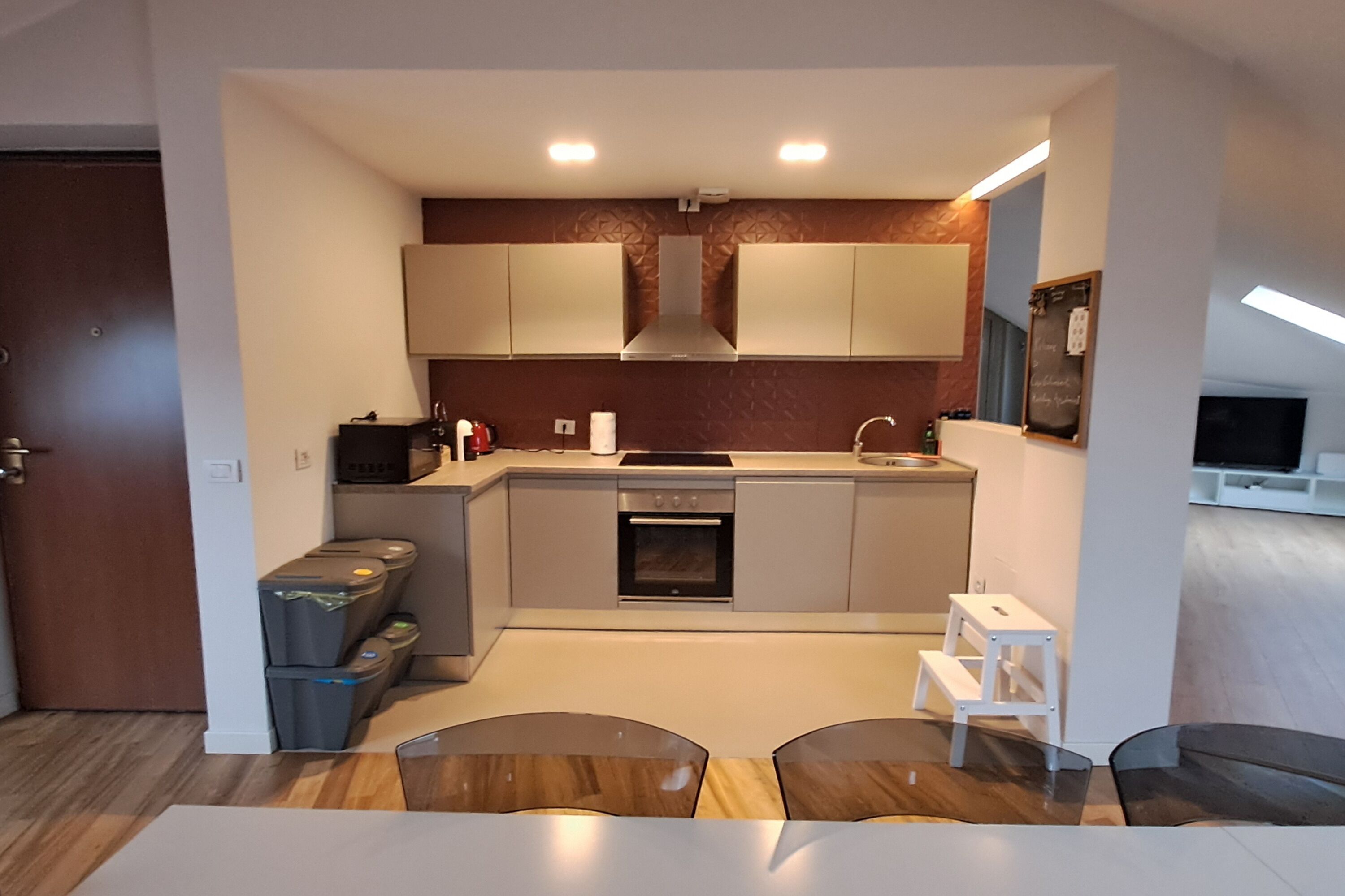 Microondas, horno, parrilla de estufa y lavavajillas 