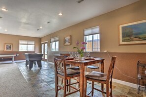 Dining - 1BR Black Hawk Retreat with Games and Patio (Black Hawk)