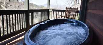 Antler Ridge-Hot tub-Pool table- *4x4 Required*