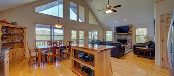 Antler Ridge-Hot tub-Pool table- *4x4 Required*