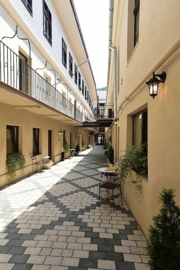 Outdoor dining - Safrano (Brasov)