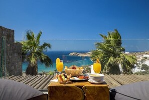 Outdoor dining - Tropicana Hotel (Mykonos)