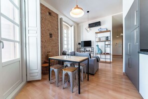 Dining - SR Charming flat in the city center (parking option) (Málaga)