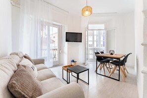 TV - SR Cozy apartment in the city center (option parking) (Málaga)