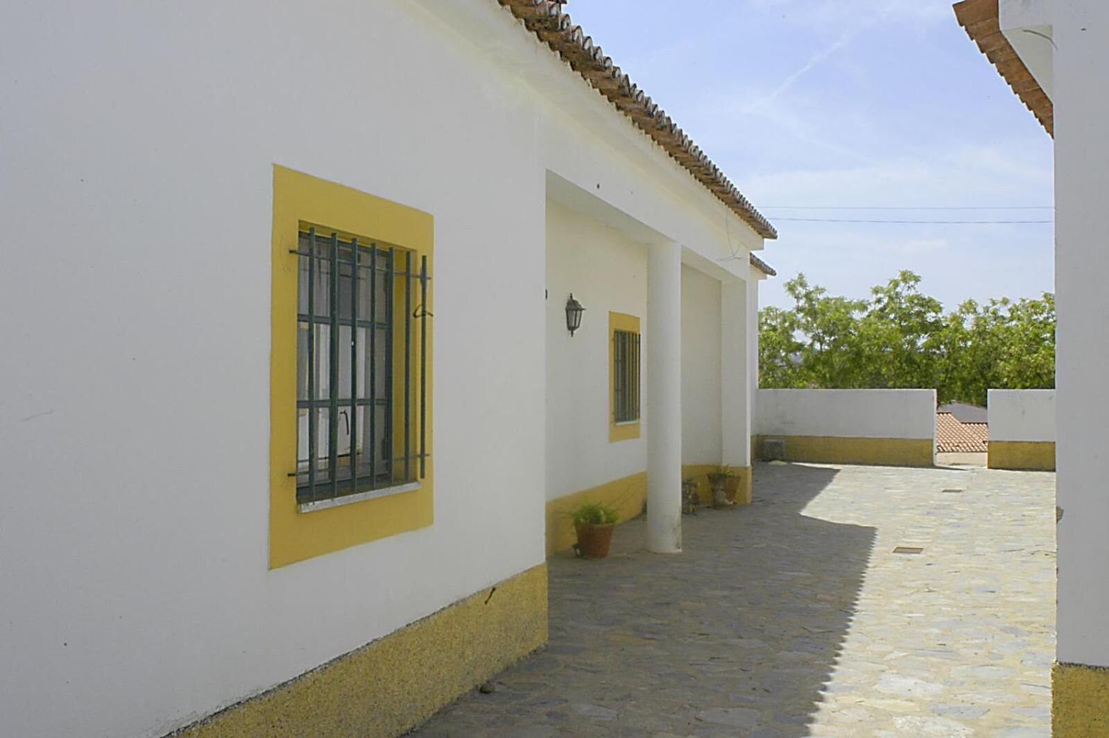 المنطقة المحيطة بالمنشأة