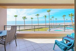 Outdoor dining - Oceanfront Sunsets at Sonoran Spa E305 (Puerto Peñasco)