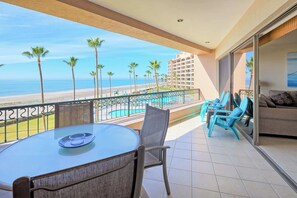 Outdoor dining - Oceanfront Sunsets at Sonoran Spa E305 (Puerto Peñasco)