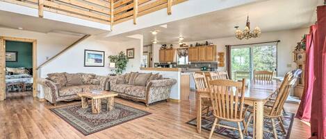 TV, fireplace, ping pong, books