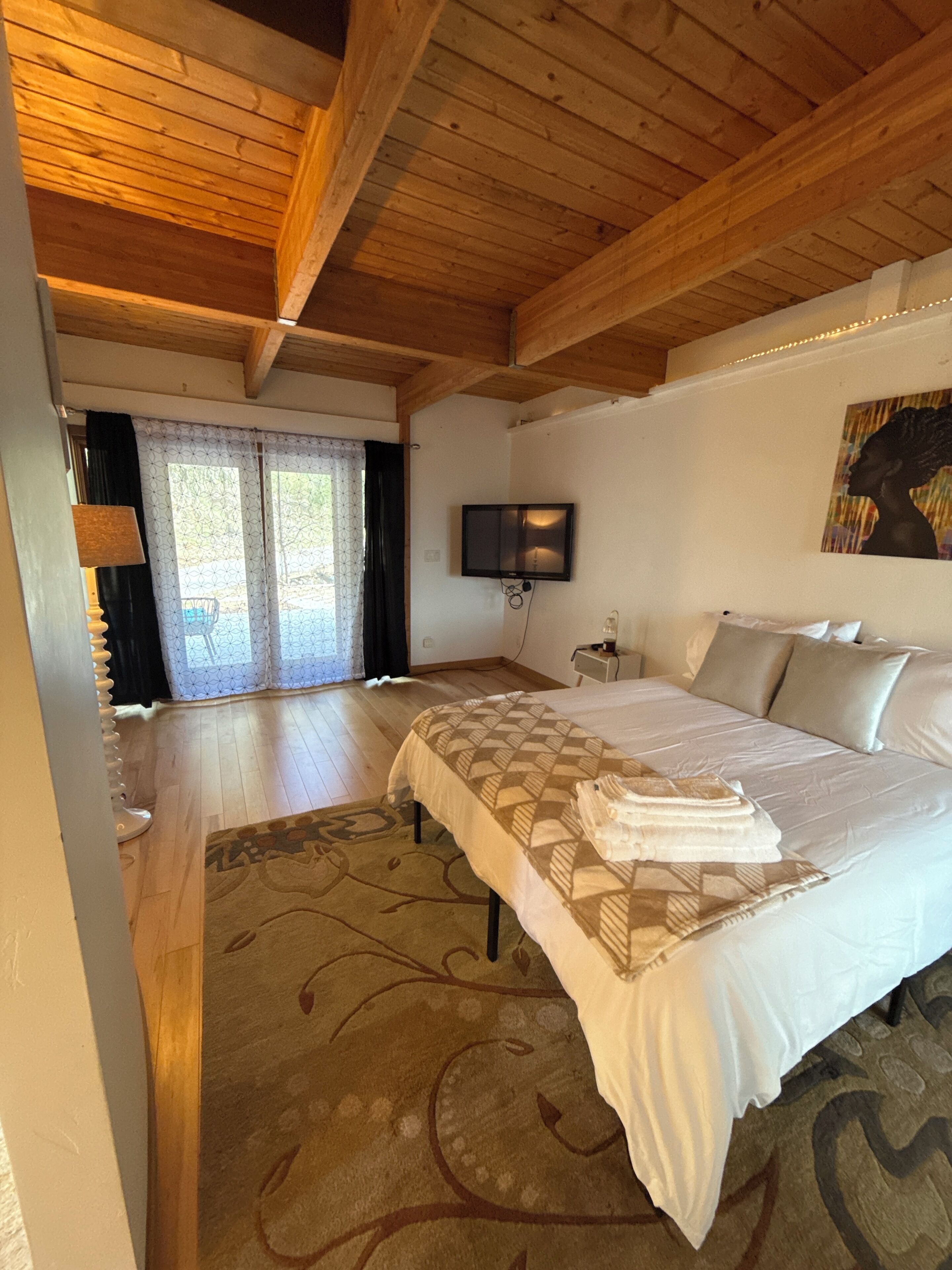 3 soverom, skrivebord, strykejern/-brett og wi-fi (inkludert)