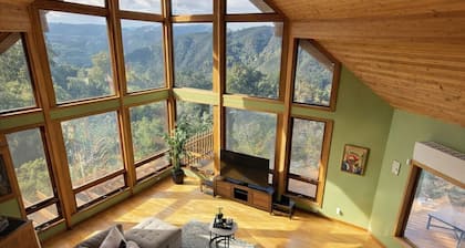 3-bedroom house in pleasant Los Gatos with cool AC and sparkling pool