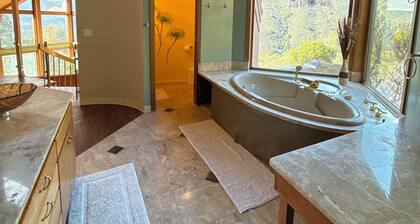 3-bedroom house in pleasant Los Gatos with cool AC and sparkling pool