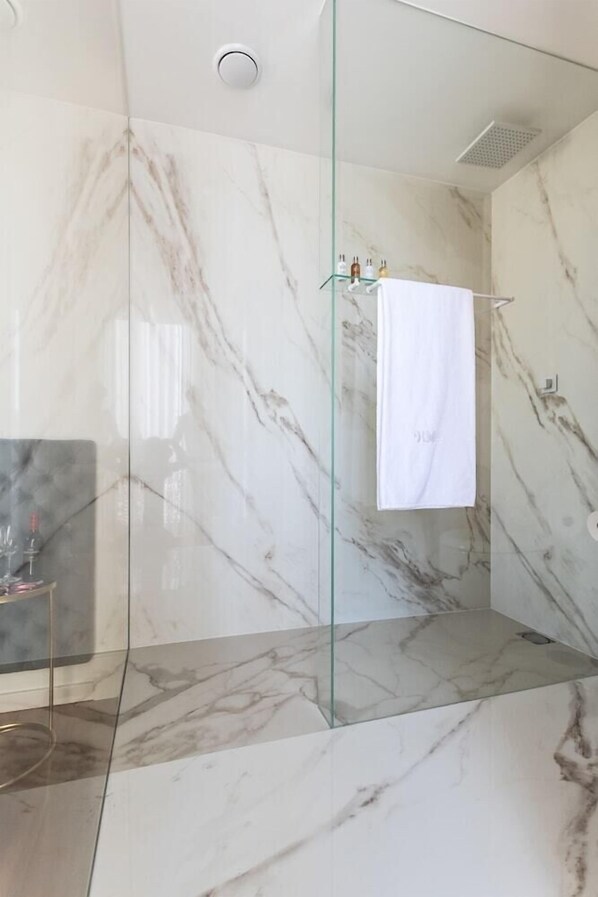 Bathroom - RM Guest House The Experience (Setubal)