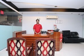 Lobby - OYO 10611 Hotel Malabar Illam (Kanayannur)