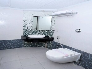 Bathroom - OYO 10611 Hotel Malabar Illam (Kanayannur)