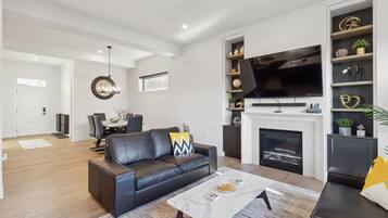 Smart-TV, Kamin, Arbeitsbereiche