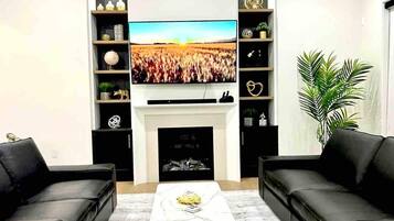 Smart-TV, Kamin, Arbeitsbereiche