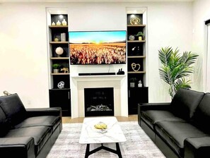 Älytelevisio, takka, työhuone