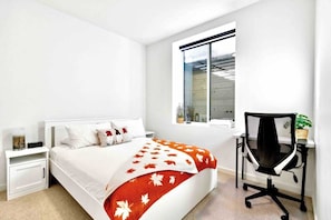 3 bedrooms, desk, iron/ironing board, free WiFi