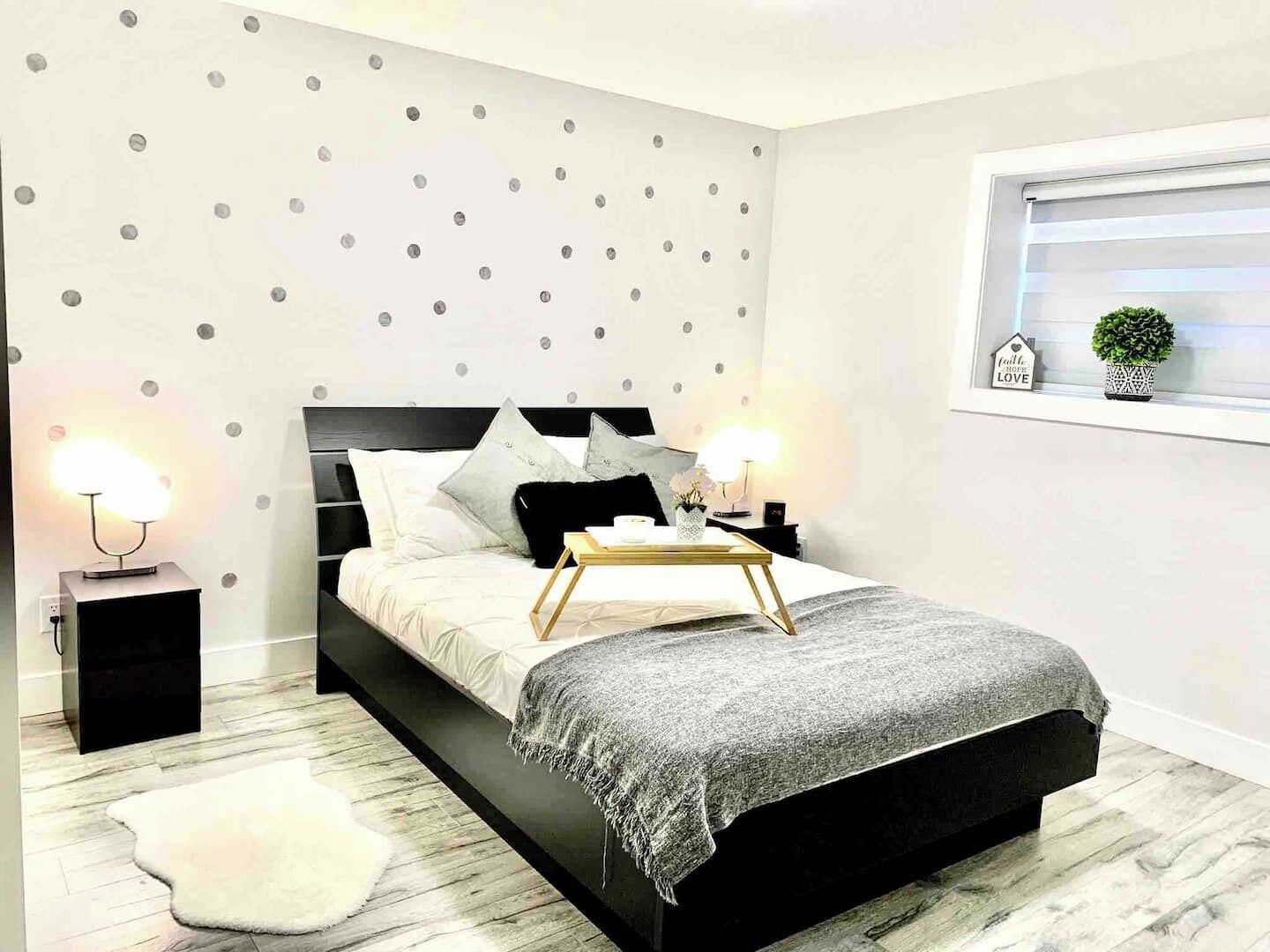 Bureau, fer et planche à repasser, lit parapluie, Wi-Fi gratuit