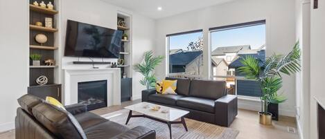 TV connectée, cheminée, espaces bureaux