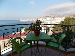 Outdoor dining - Melsi Apartments (Sarandë)