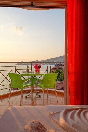 Dining - Melsi Apartments (Sarandë)