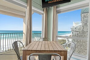 Outdoor dining - Top Floor Gulf Views | Private Beach + Free Chairs | Sleeps 10 | Coral Reef Club 49 (Destin)
