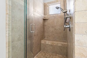 Shower, hair dryer, towels - Pool~Pet Friendly~5-Min Walk to Private Beach~2 Master Suites~Optional Golf Cart (Destin)