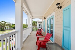 Property grounds - Luxury Home w/ Pool, Game Room, & Golf Cart – Steps to Beach! (Destin)