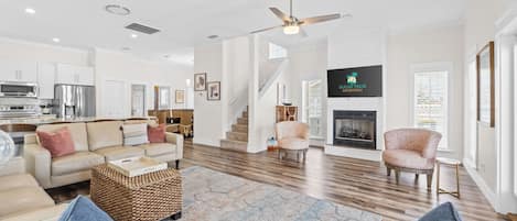 Smart TV, fireplace