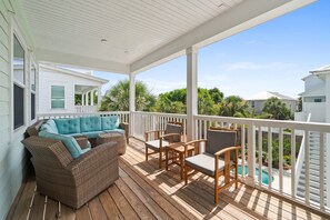 Terrace/patio - Dolphin Retreat | Pool, Golf Cart, Guest House & Steps to Beach! Pet Friendly! (Destin)