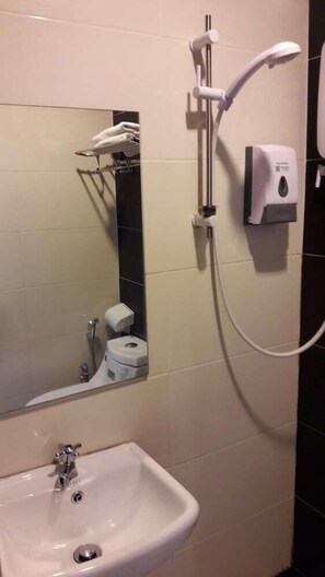 Bathroom - One Point Hotel - RH Plaza (Kuching)